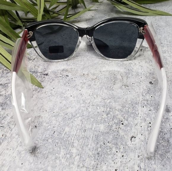 NWT Giselle | Black & Red Star Sunglasses - Picture 3 of 5